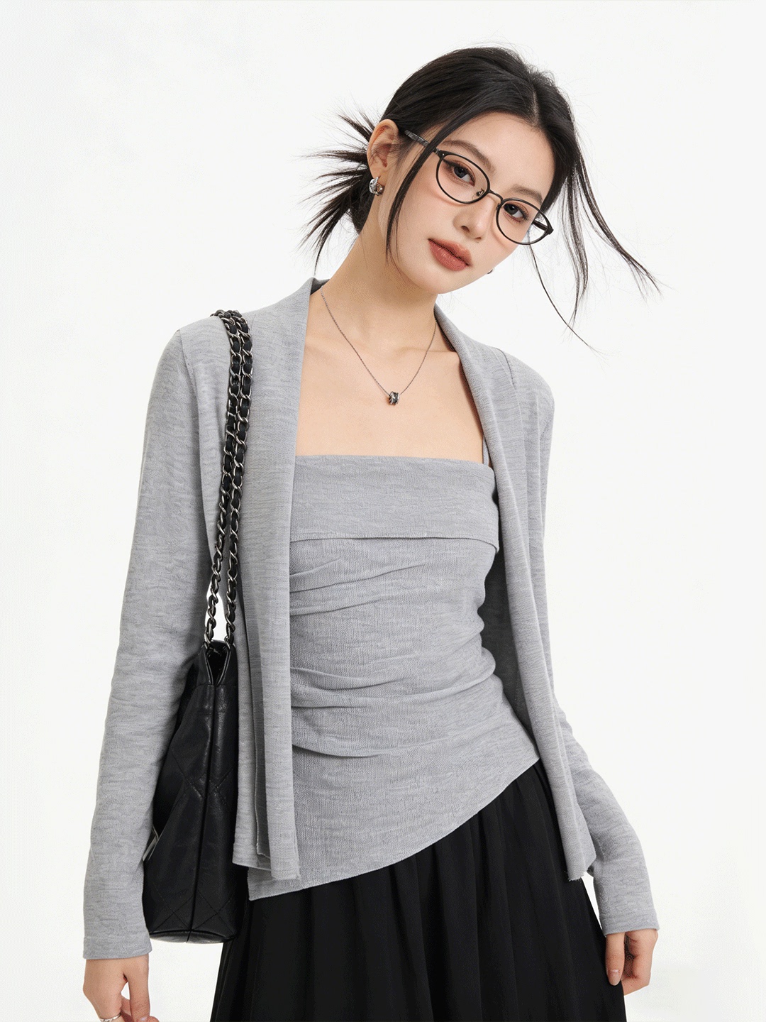 Korean Women Lifestyle - Lush Life เสื้อคาร์ดิแกนถักแบบสั้นที่เหมาะกับผิว ชุดสองชิ้นสไตล์เกาหลี ระบายอากาศได้ดี ชุดลำลองสำหรับผู้หญิง
