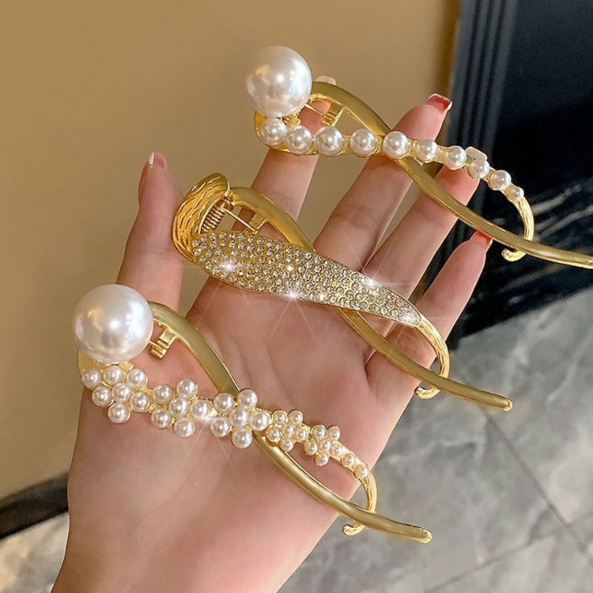 Elegant Glitter ไข่มุกผมคลิปสํ - Korean Women Lifestyle บทวิจารณ์และราคา